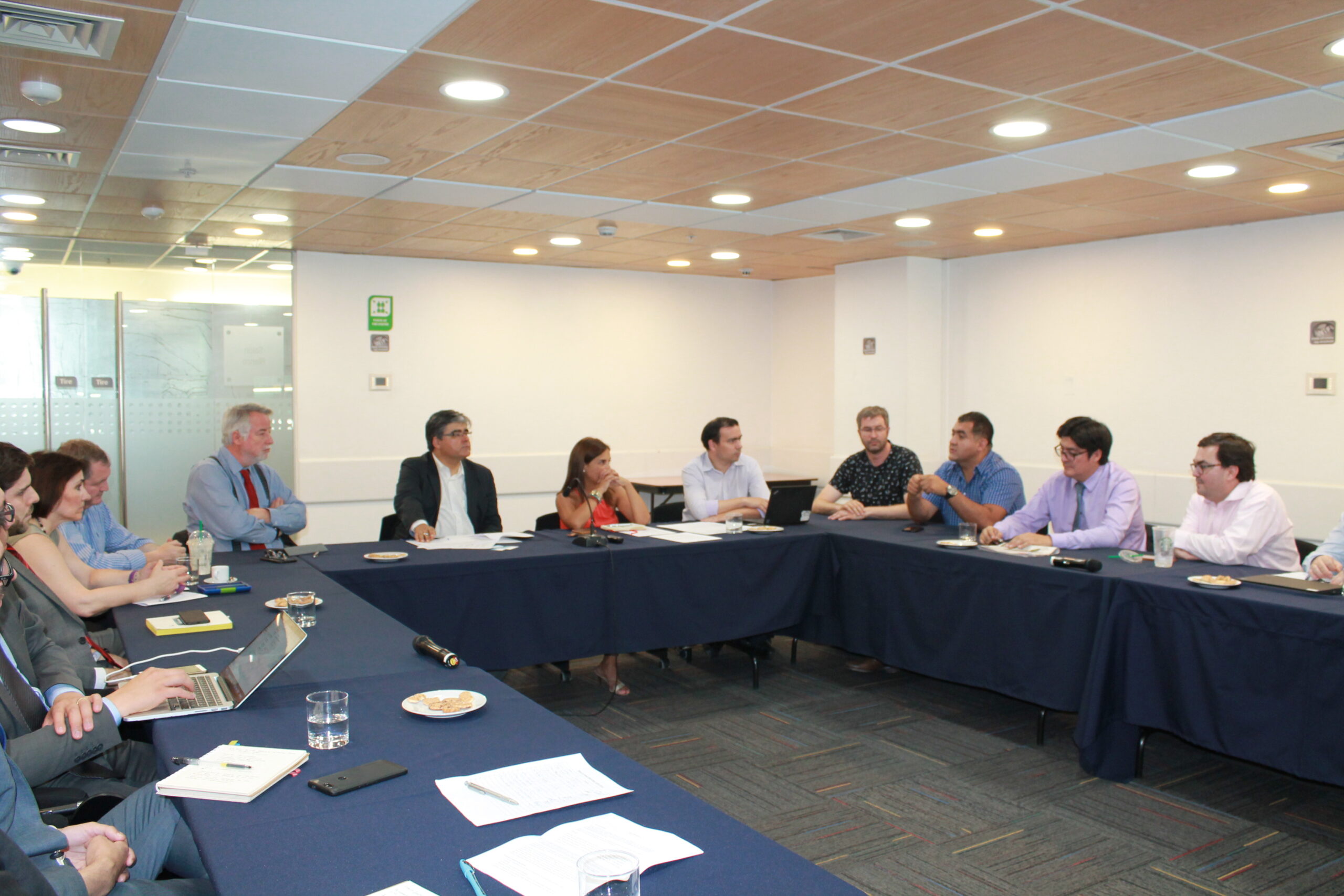 Abogado Luis Villarroel participa en mesa de trabajo sobre Blockchain del Ministerio de Economía