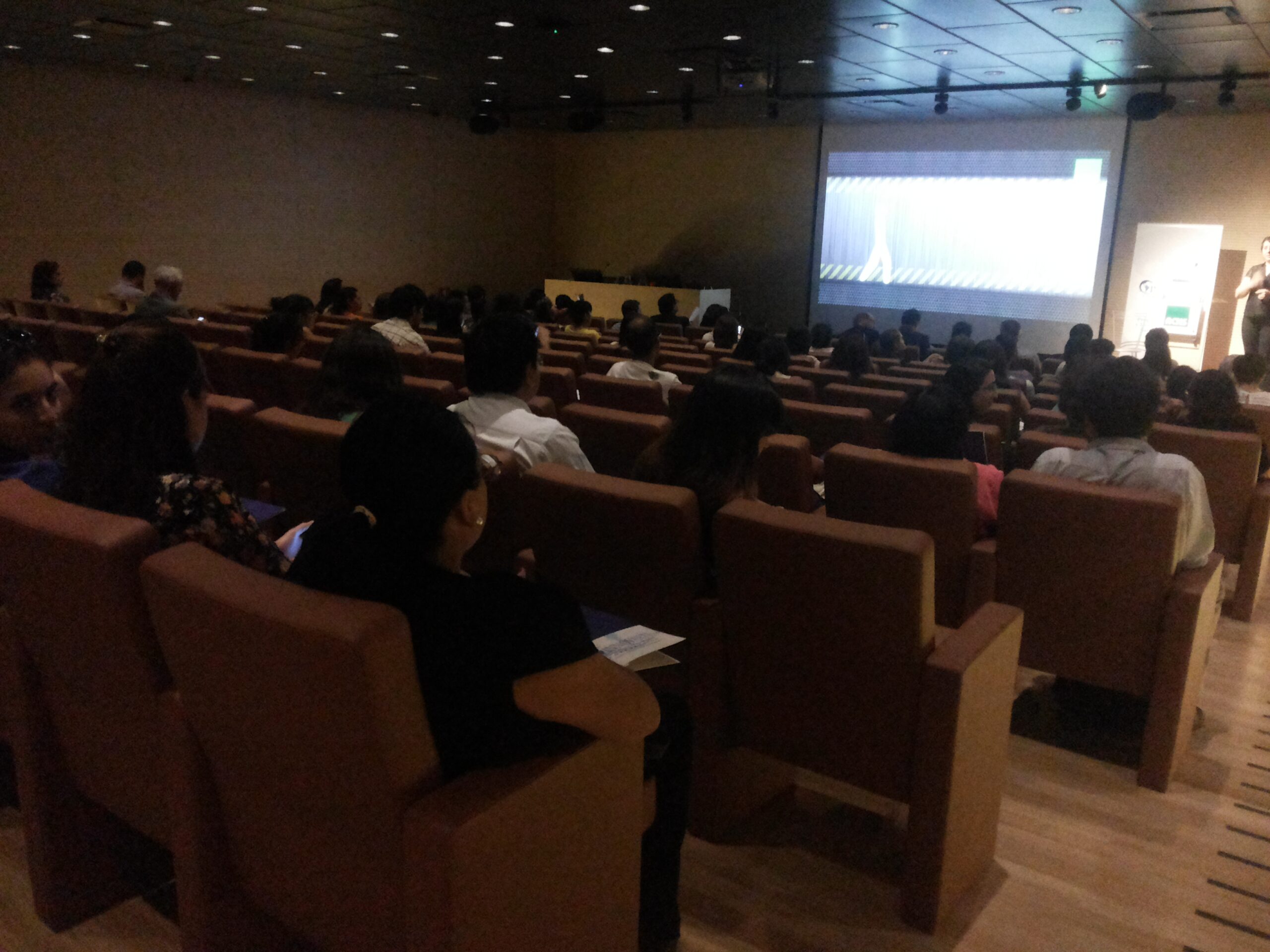 En España, Televisiones y entidades de gestión reabren la ‘guerra’ de las tarifas de derechos de autor.